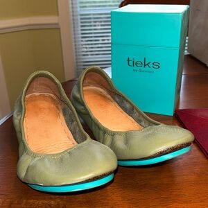 Tieks by Gavrieli “Olive” Size 8